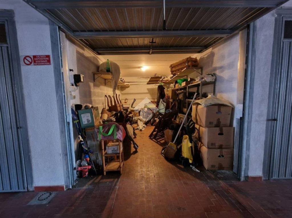 Garage in vendita a Genova via dei Narcisi, 17