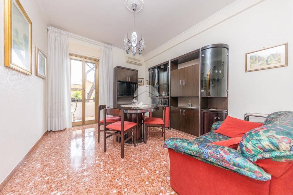 Appartamento in vendita a Roma via Corigliano Calabro, 58