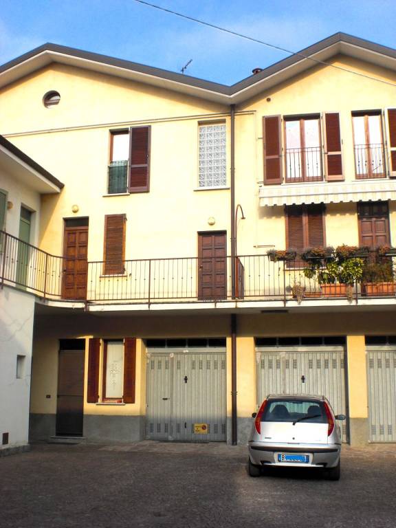 Appartamento in vendita a Carugo via Cesare Battisti