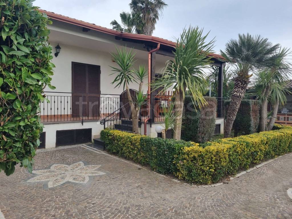 Villa in affitto a Quarto via Brindisi, 17
