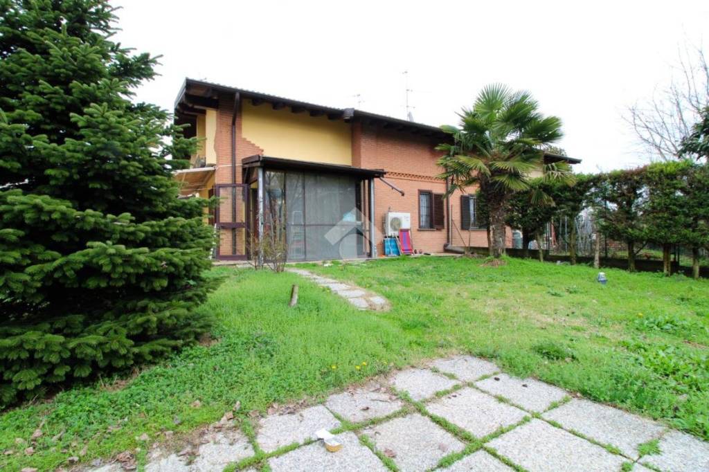 Villa Bifamiliare in vendita a San Martino Siccomario via cav. Luigi Maggi, 10