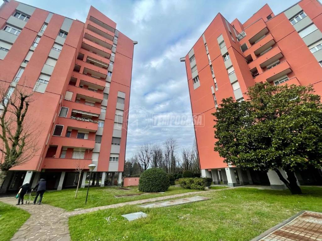 Appartamento in vendita a Milano via valsesia 66