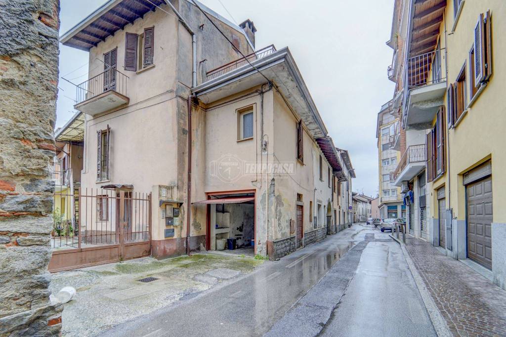 Casa Indipendente in vendita a Somma Lombardo via Gallidabino Cesare 3/9