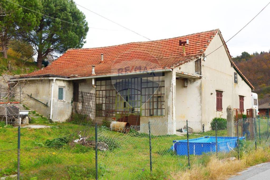 Casa Indipendente in vendita a Mignanego via Monte Pasubio, 16