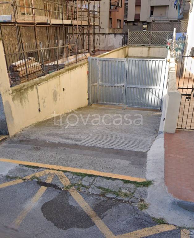 Garage in affitto a Savona via Martiri della Deportazione, 49