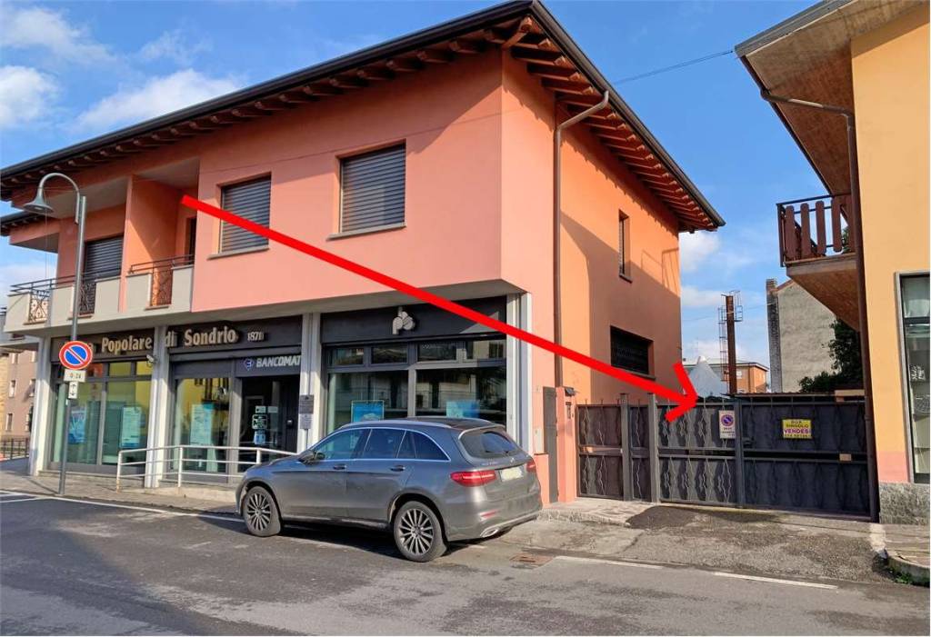 Garage in vendita ad Albano Sant'Alessandro via Vittorio Emanuele ii, 2