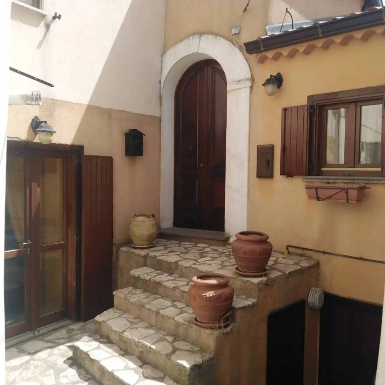 Casa Indipendente in vendita ad Acri via Michele Capalbo