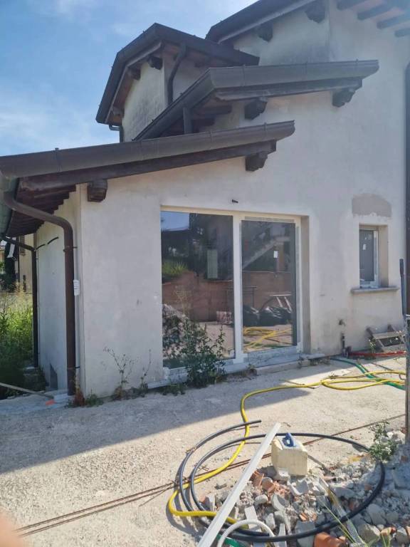 Casa Indipendente in vendita a Camaiore via Spedetto