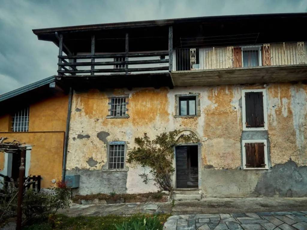 Casa Indipendente in vendita ad Aurano via Intra