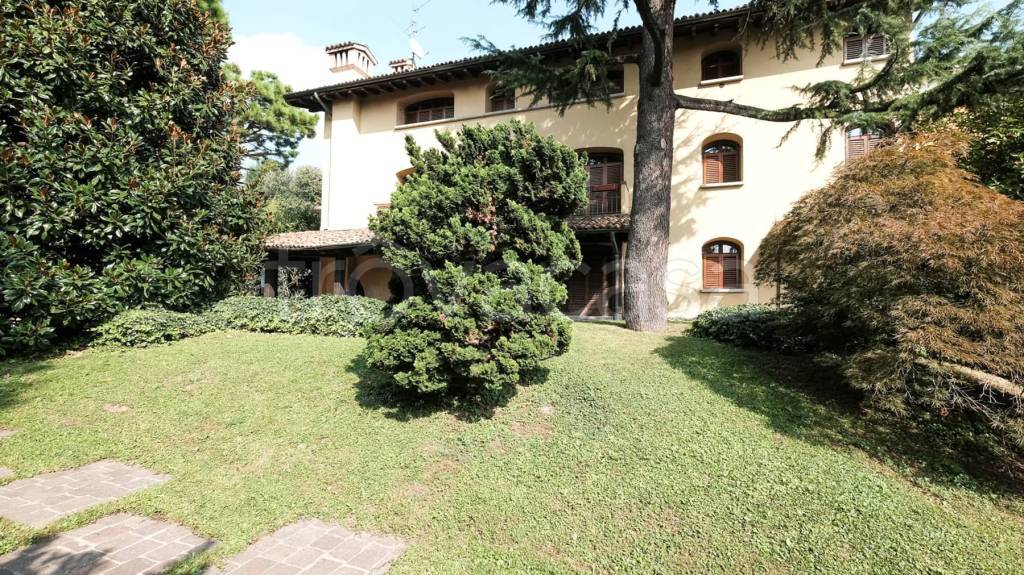 Villa in vendita a Suisio via Don e. Gambirasi, 12, 4040 Suisio bg