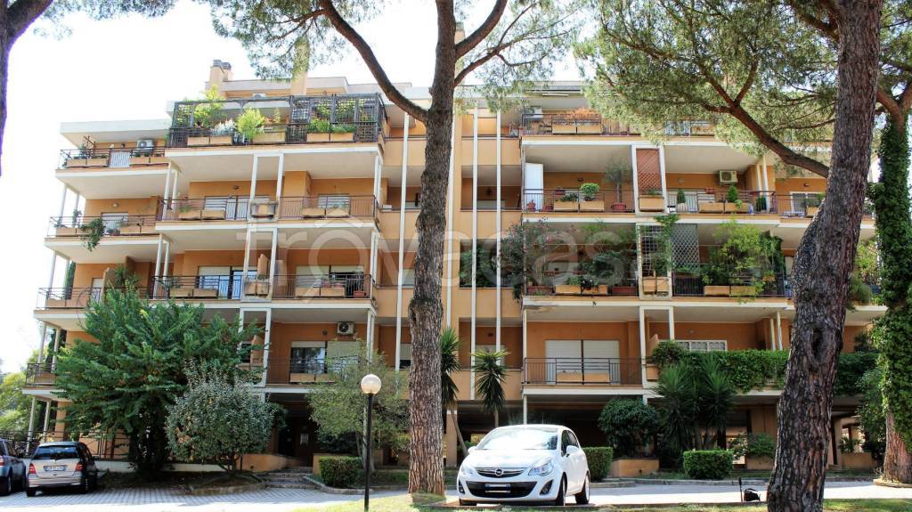 Appartamento in vendita a Roma via Giulio Galli, 71, 00123