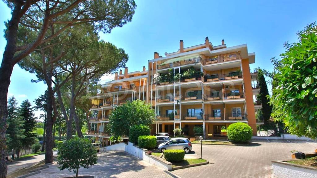 Appartamento in vendita a Roma via Giulio Galli, 71, 00123