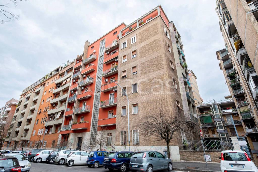 Appartamento in vendita a Roma via Giovanni Battista Magnaghi