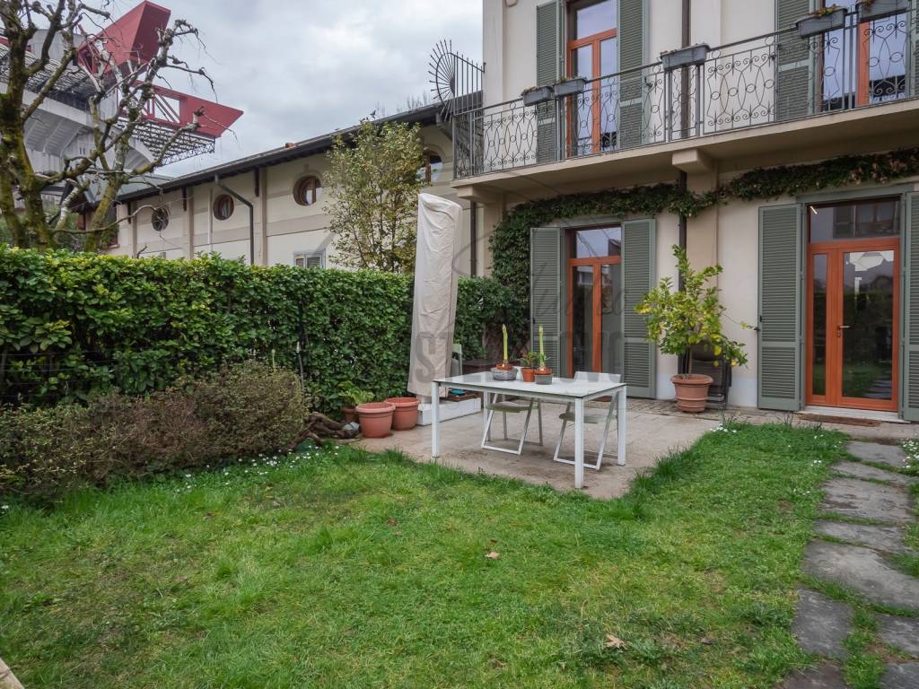 Villa a Schiera in vendita a Milano via dei Frangipani, 5