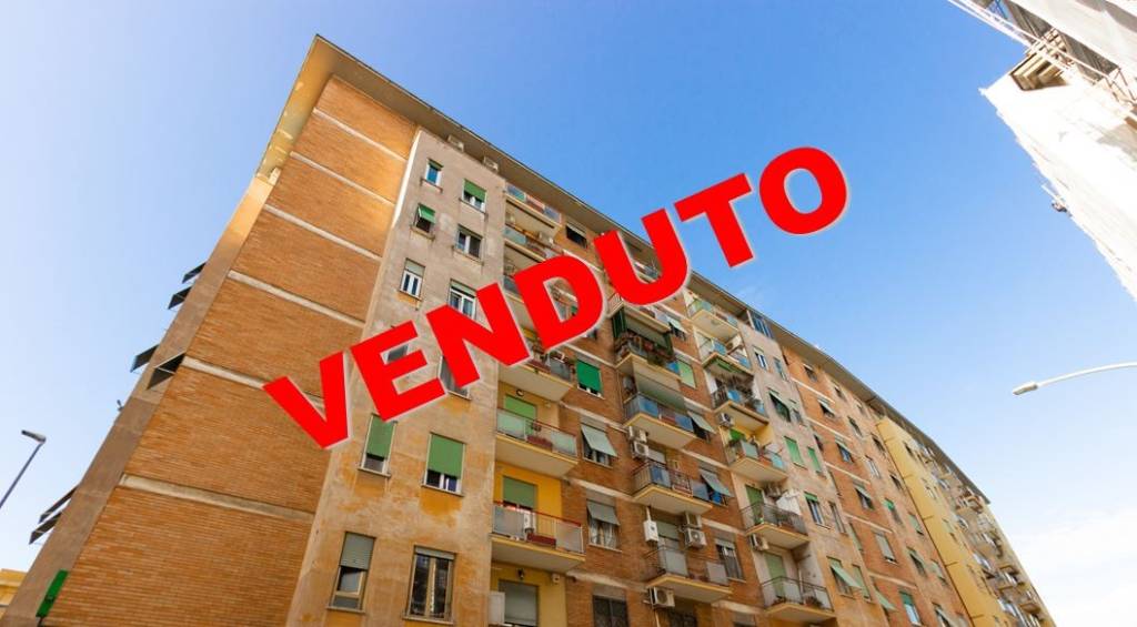 Appartamento in vendita a Roma via Carlo Mezzacapo, 39