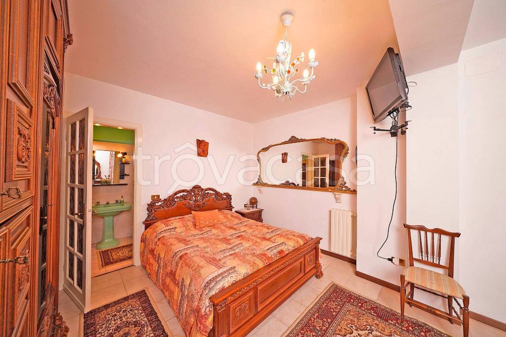 Villa in vendita a Toscolano-Maderno via Cristoforo Colombo, 13