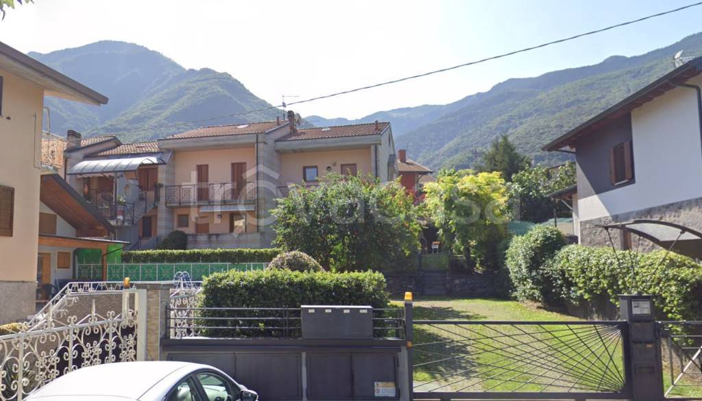 Villa a Schiera all'asta a Darfo Boario Terme via Maria Montessori, 17A