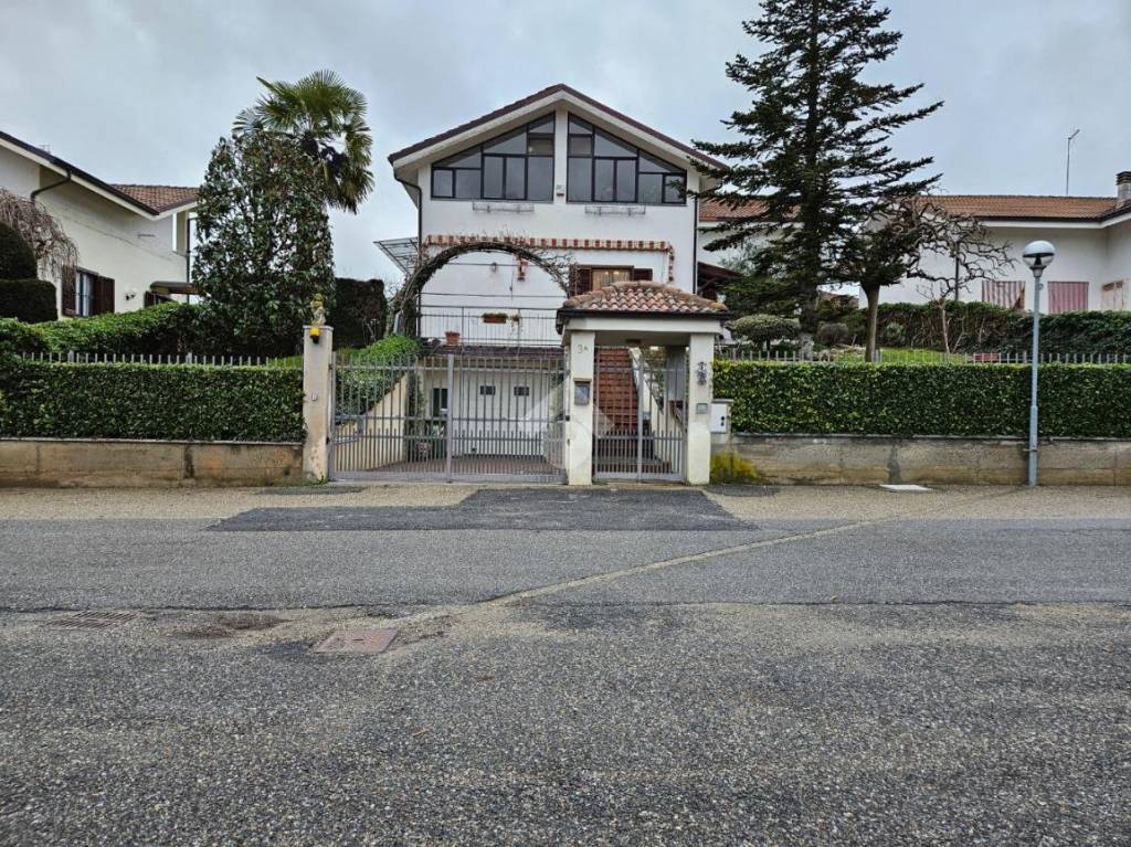 Villa in vendita a Calamandrana via g. Avalle