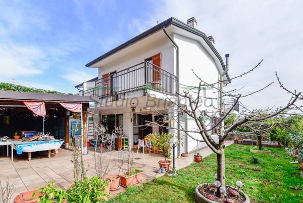 Villa in vendita a Verano Brianza via delle Grigne