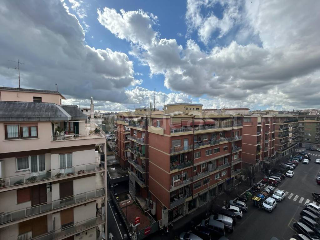 Appartamento in vendita a Roma via Antonio Roiti