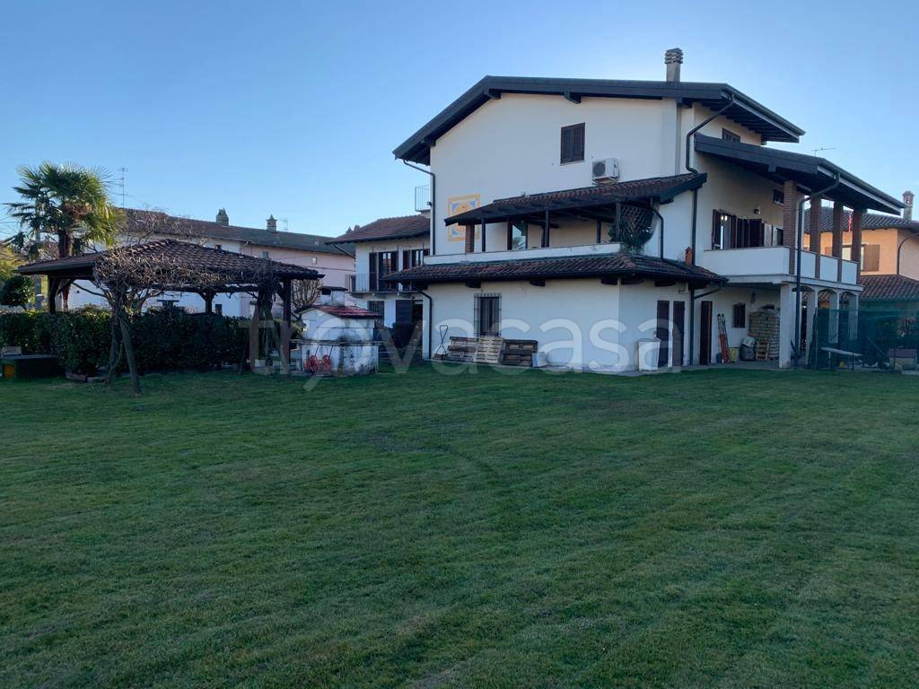 Villa Bifamiliare in vendita a Marano Ticino