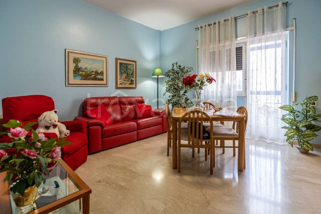 Appartamento in vendita a Roma via del Casale Giuliani