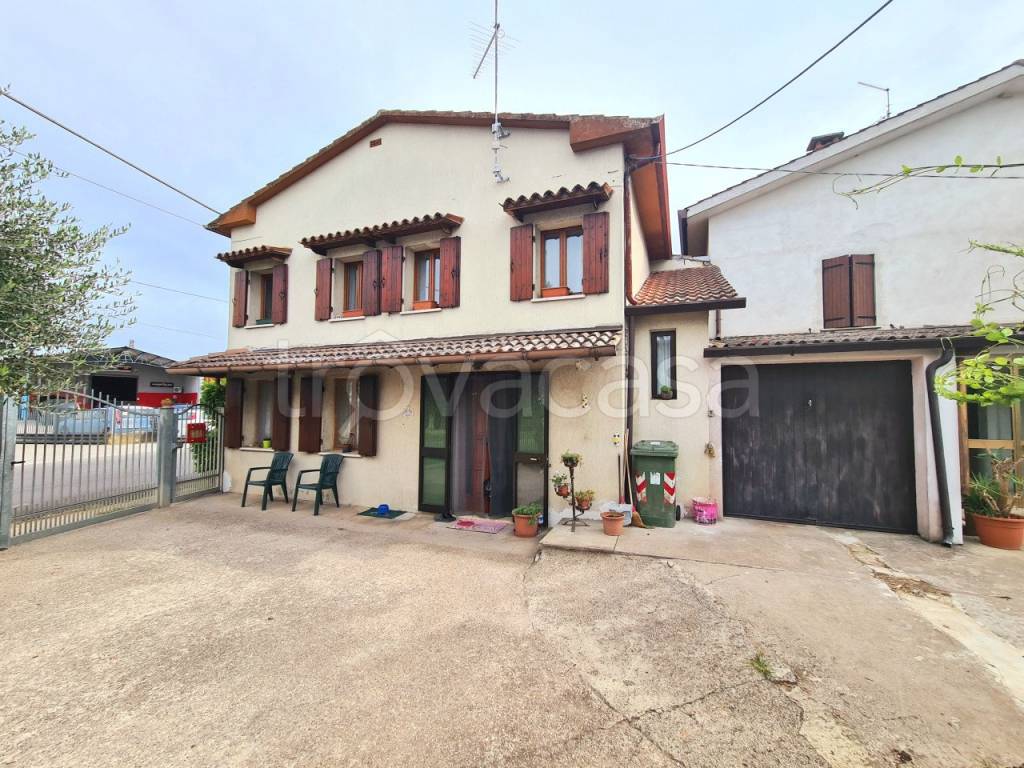 Casa Indipendente in vendita a Megliadino San Vitale via bosco alto