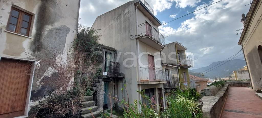 Appartamento in vendita a Francavilla di Sicilia via Visconte Ruffo, 61