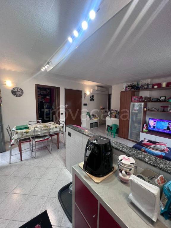 Appartamento in vendita a Cerro Maggiore via Camillo Benso di Cavour, 24