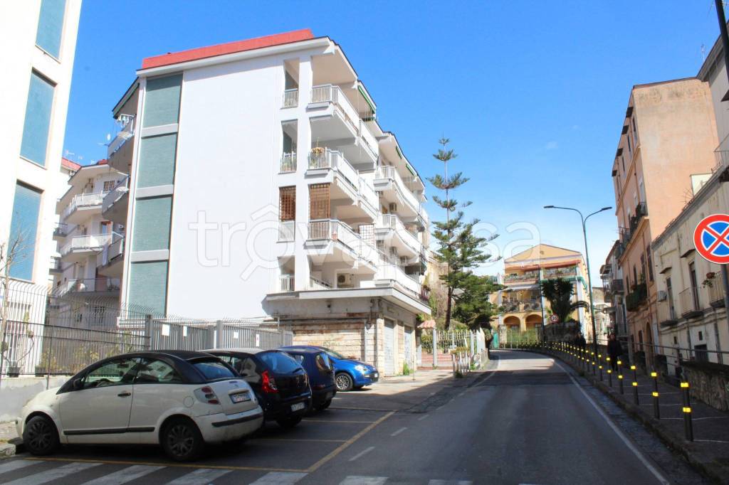 Appartamento in vendita a Portici via Vittorio Emanuele, 19