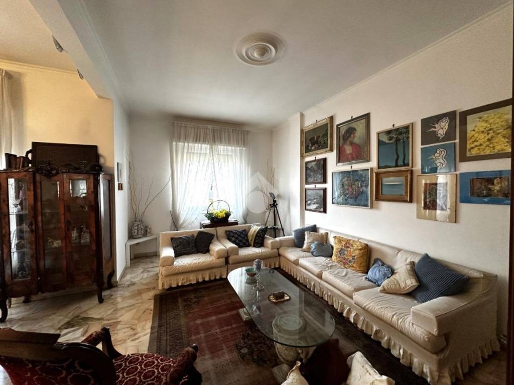 Appartamento in vendita a Genova via Bolzaneto, 18