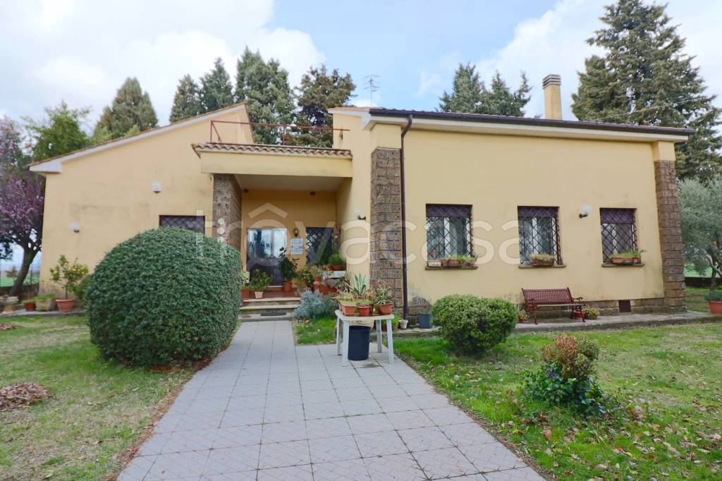 Villa in vendita a Vetralla strada provinciale norchia