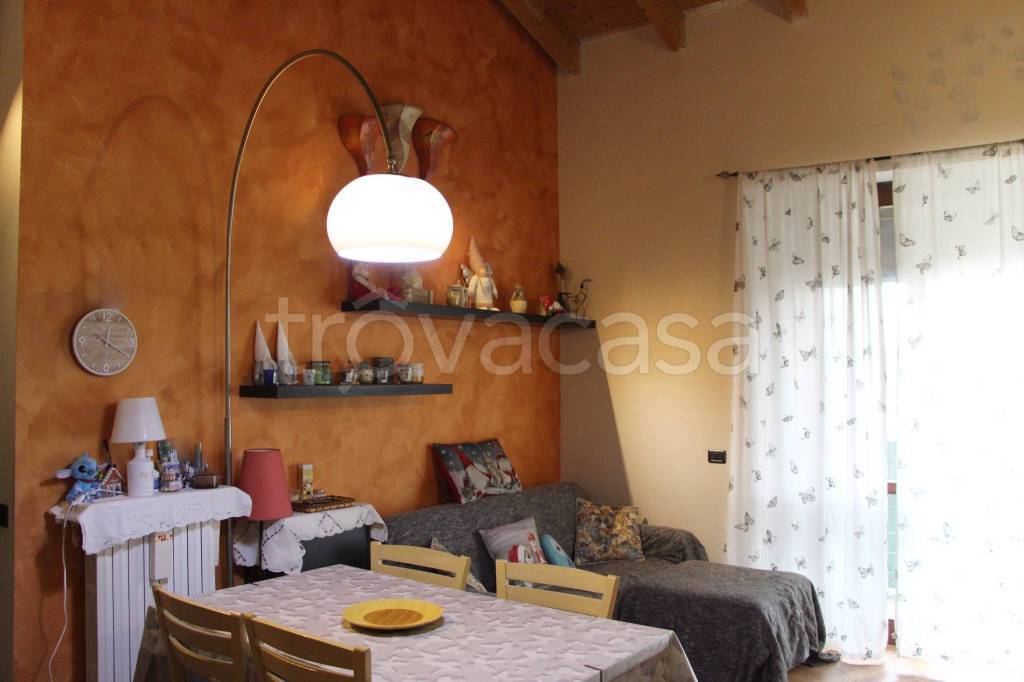 Appartamento in vendita a Castiraga Vidardo via Giuseppe Garibaldi, 28