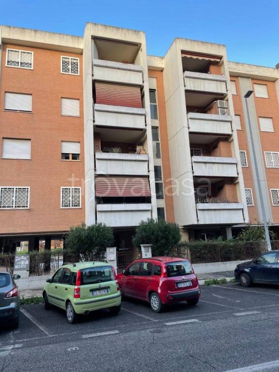 Appartamento in vendita a Roma via Luigi Gastinelli
