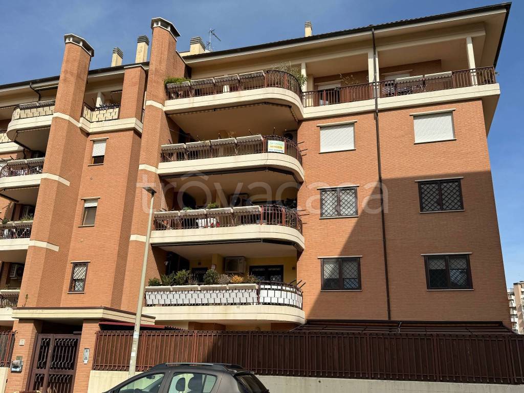 Appartamento in in vendita da privato a Pomezia viale Odisseo, 13