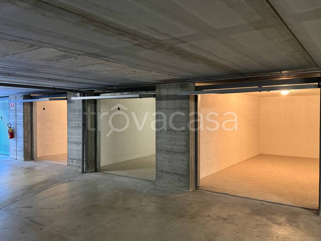 Garage in vendita a Parma strada Langhirano, 152D