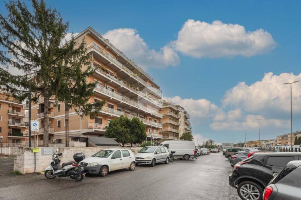 Appartamento in vendita a Roma via della Pineta Sacchetti