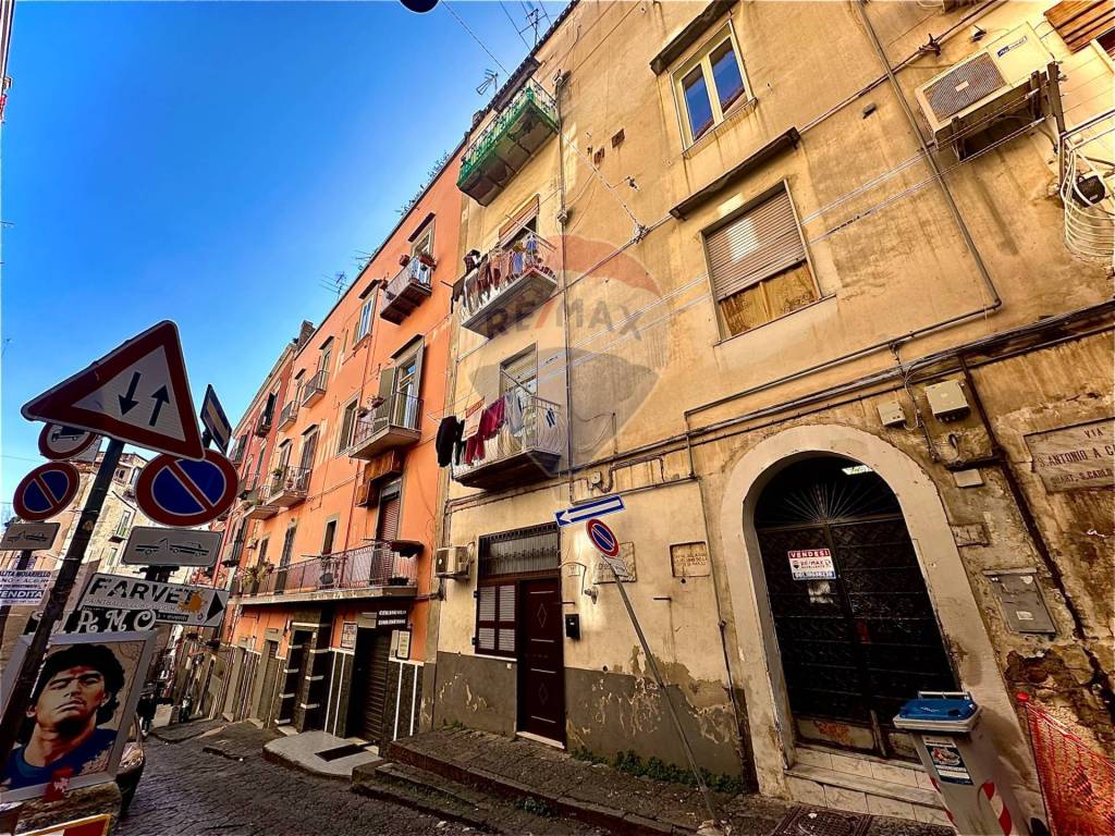 Appartamento in vendita a Napoli via Sant'Antonio a Capodimonte, 1
