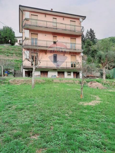 Appartamento in vendita a Lumarzo via Tasso, 97E