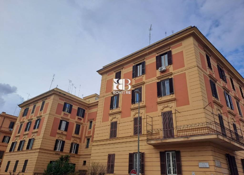 Appartamento in vendita a Roma via Cunfida