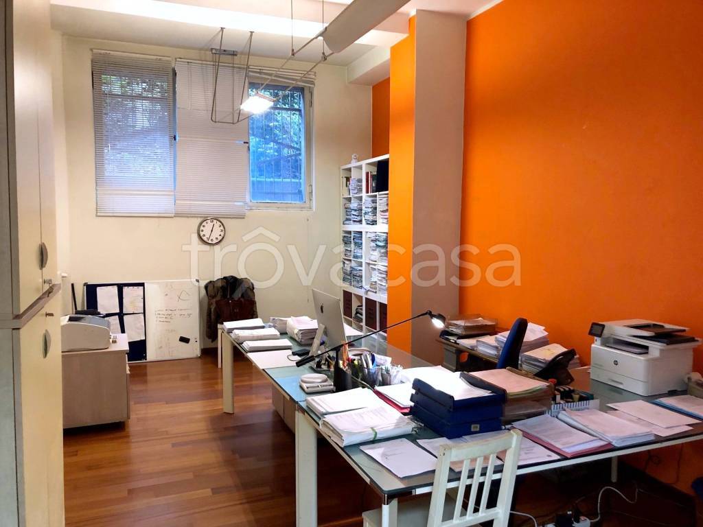 Ufficio in vendita a Milano via Tortona