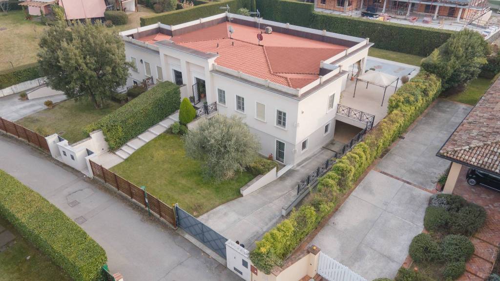 Villa Bifamiliare in vendita a Corte Franca via Provinciale, 34