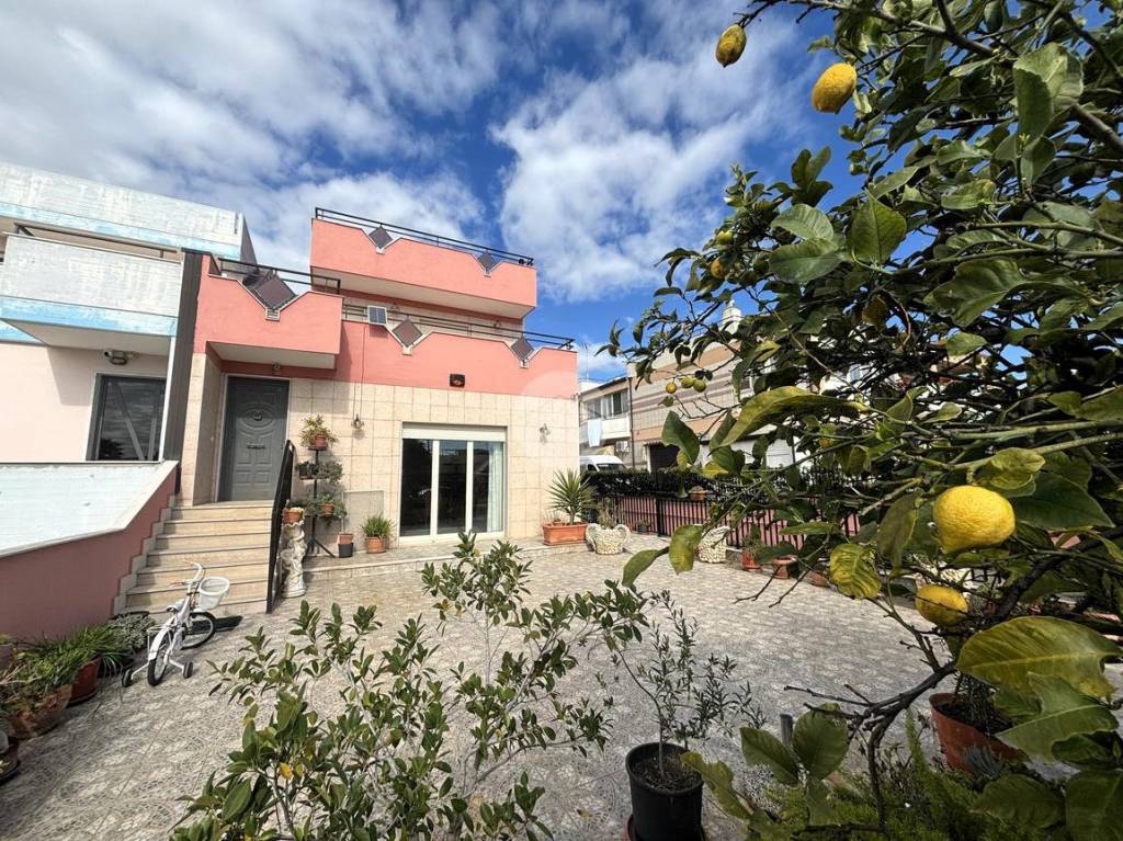 Villa Bifamiliare in vendita a Manfredonia viale del Commercio, 44