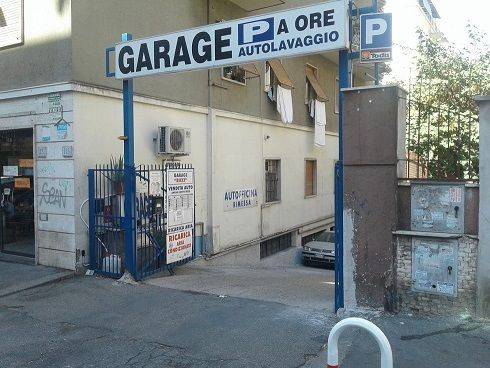 Garage in vendita a Roma via Tommaso da Celano, 99/115