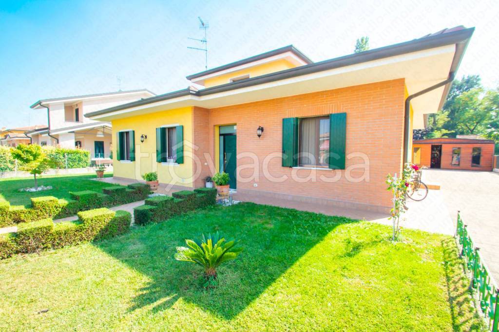 Villa in vendita a Melara via Lidia Bianchi, 22