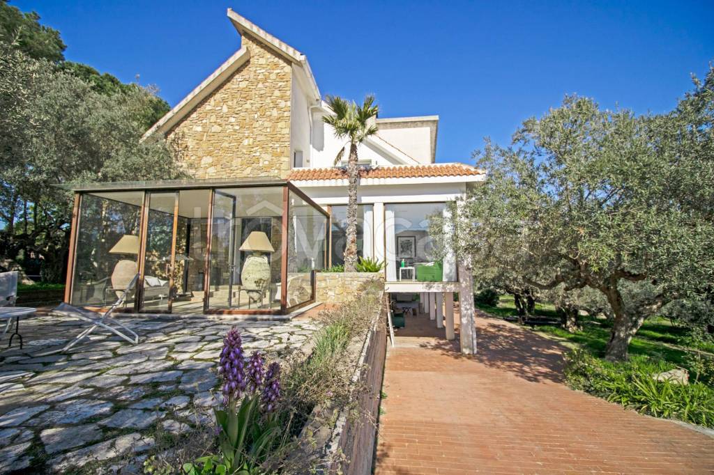 Villa in vendita a Caltagirone via degli Ulivi, 3