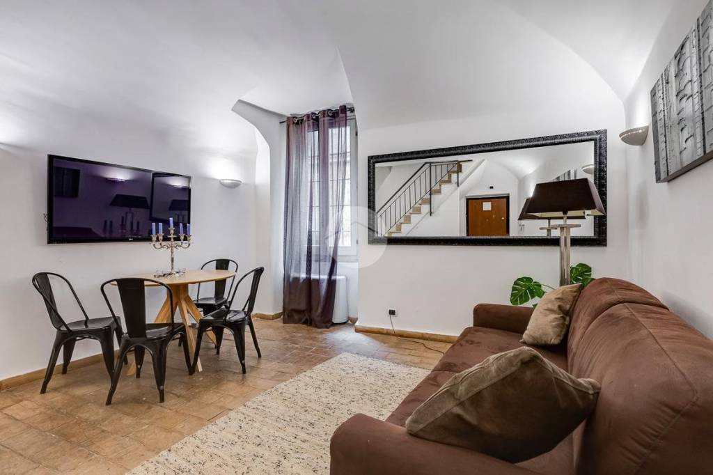 Appartamento in vendita a Roma via Degli Ibernesi, 23