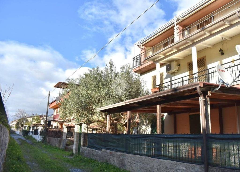 Appartamento in vendita a Falconara Albanese via Marinella, 32