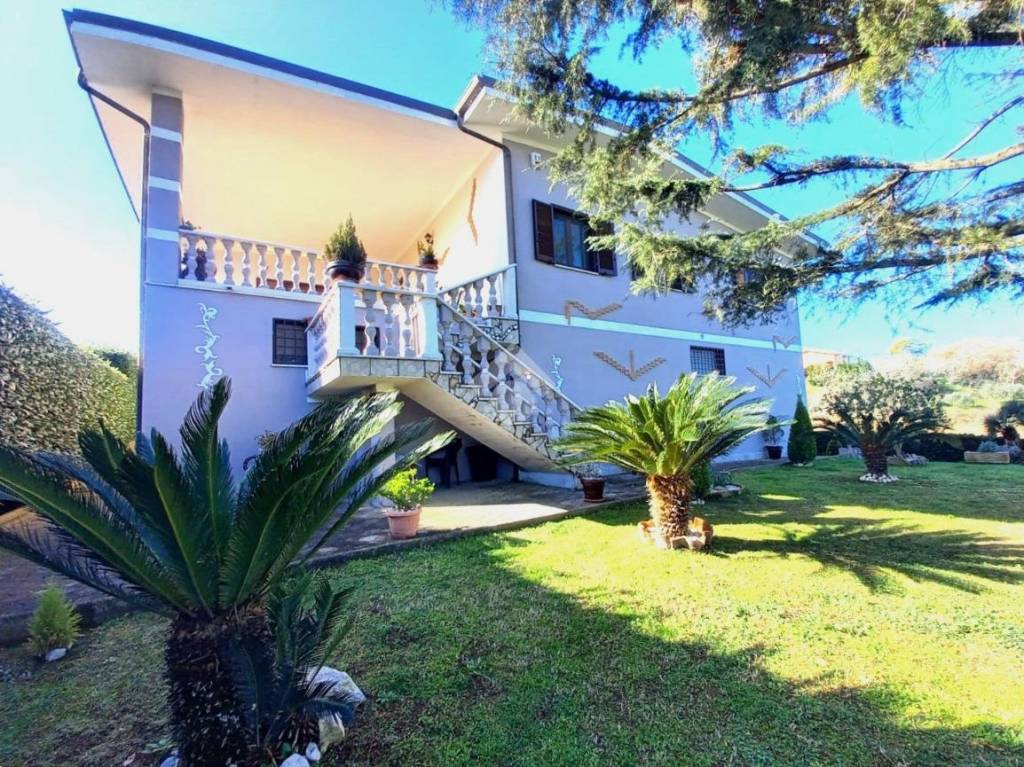 Villa in vendita ad Ardea via castagnetta, 3