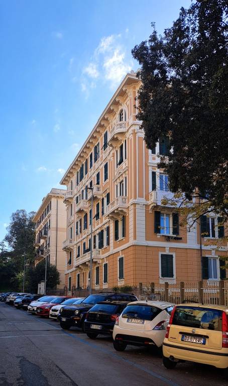Appartamento in vendita a Genova via Rodi, 9